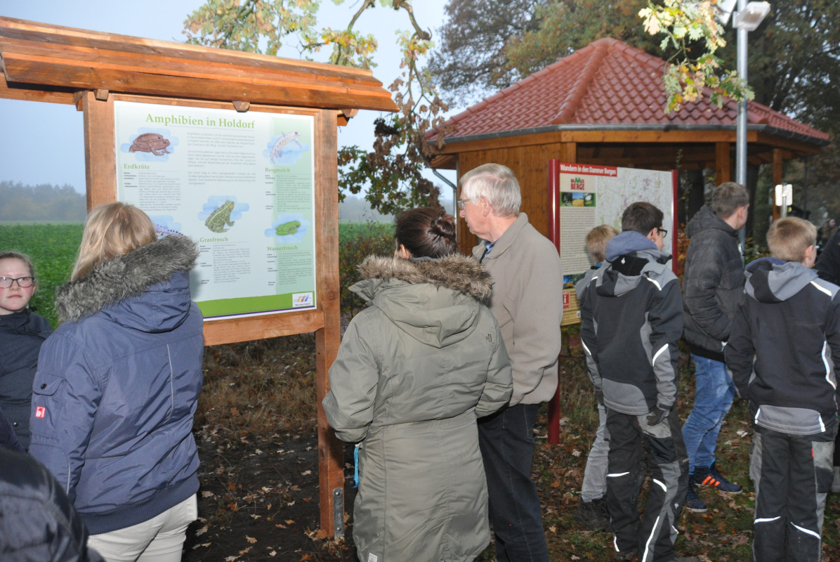 GKS baut Hinweisschilder für den Amphibienschutz auf