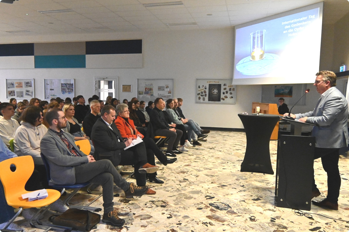 GKS übergibt Friedensleuchte an die OBS Neuenkirchen-Vörden