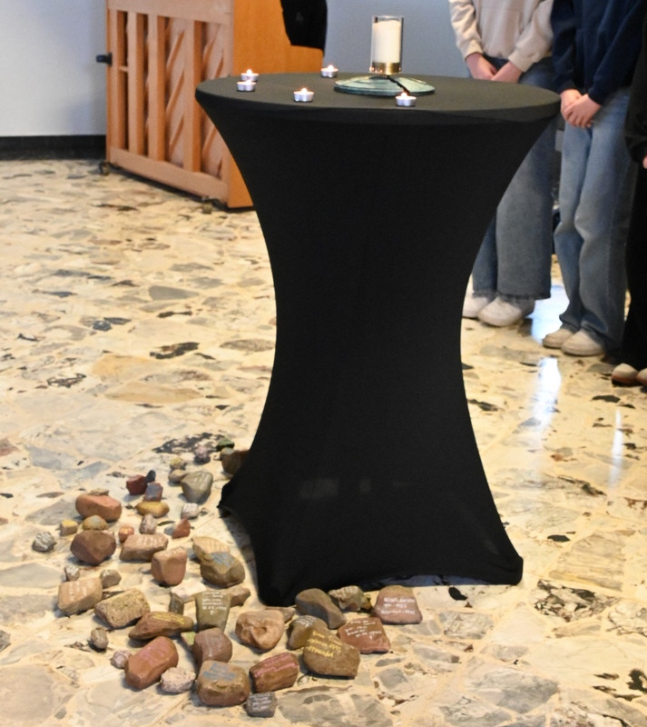 GKS übergibt Friedensleuchte an die OBS Neuenkirchen-Vörden