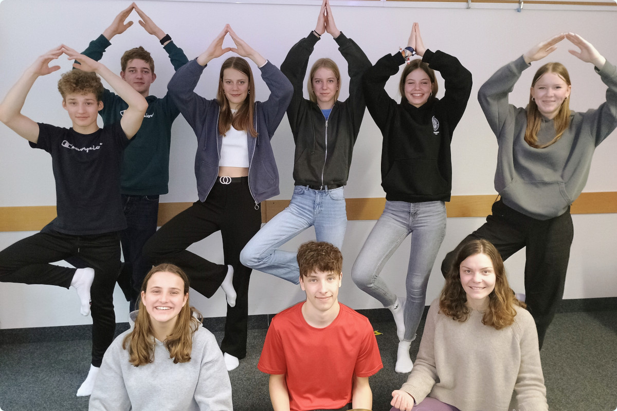Schülerinnen und Schüler des Jahrgangs 9 beenden Yoga-Ausbildung