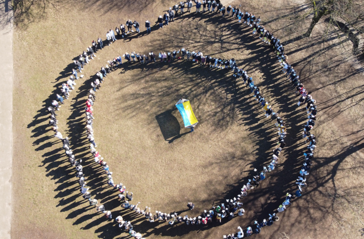 Schweigeminute für die Opfer der Ukraine